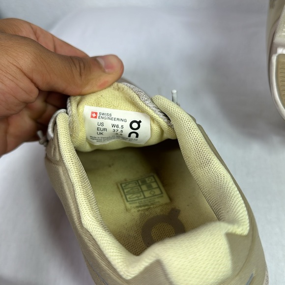 On cloud running shoes SIZE W 6.5 - Picture 7 of 7